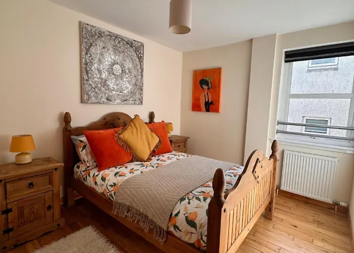 City Centre Apartment Next To Bus And Train Station