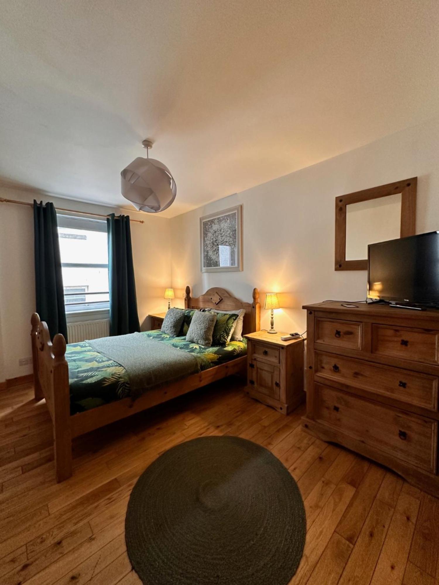 Centre Next To Bus And Train Station Apartment *